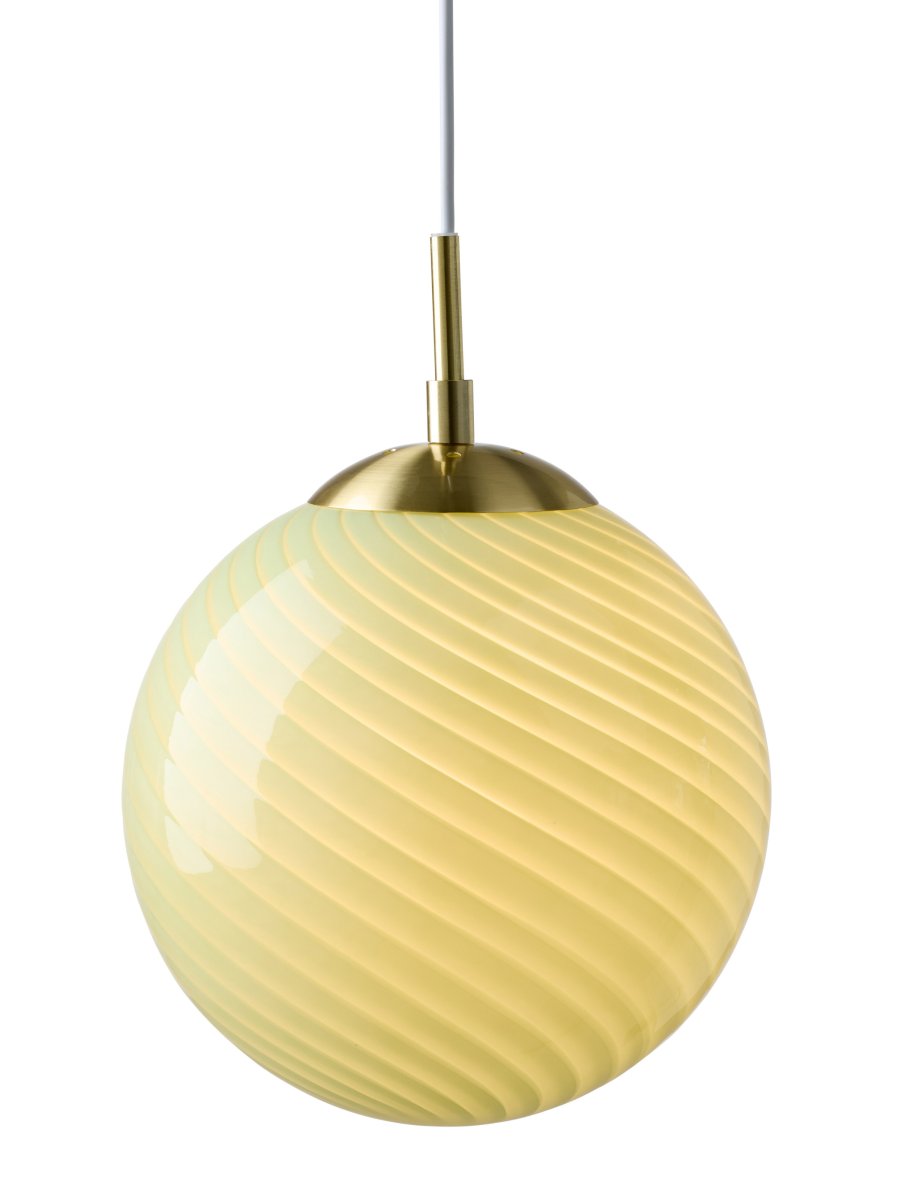 Zoom bilde av Candy Ball Ø30 Grønn Taklampe Fra Halo Design - Candy Ball er en elegant pendellampe som kombinerer vakkert håndverk med moderne design.