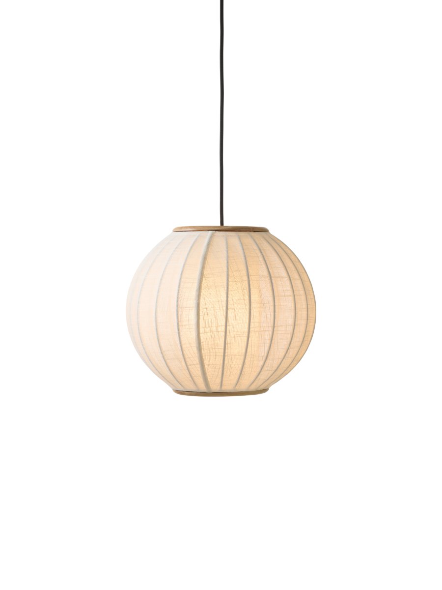 Balloon Ø40 Kremhvit Taklampe Fra Halo Design - Balloon er en elegant taklampe med et avrundet, ballongformet design som blir et vakkert blikkfang i rommet.