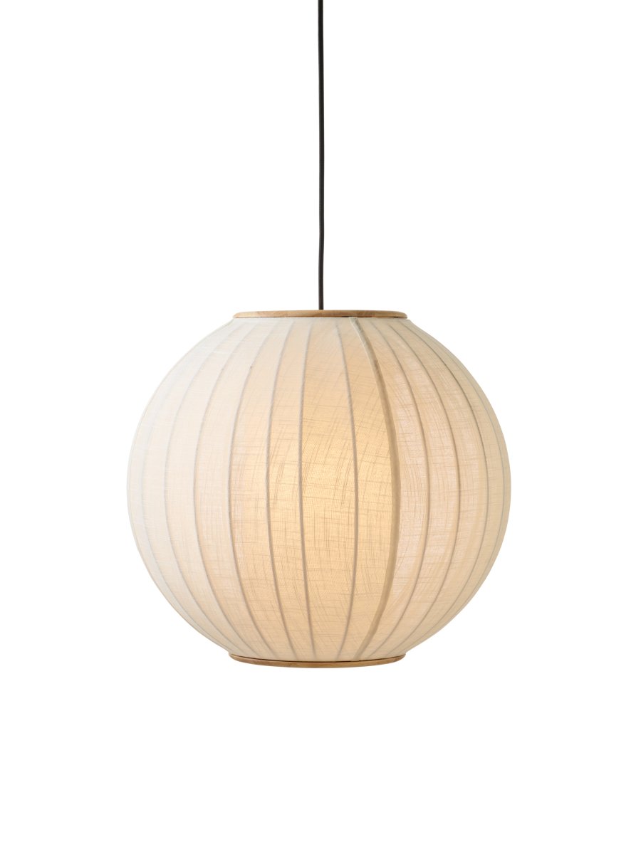 Balloon Ø50 Kremhvit Taklampe Fra Halo Design - Balloon er en elegant taklampe med et avrundet, ballongformet design som blir et vakkert blikkfang i rommet.