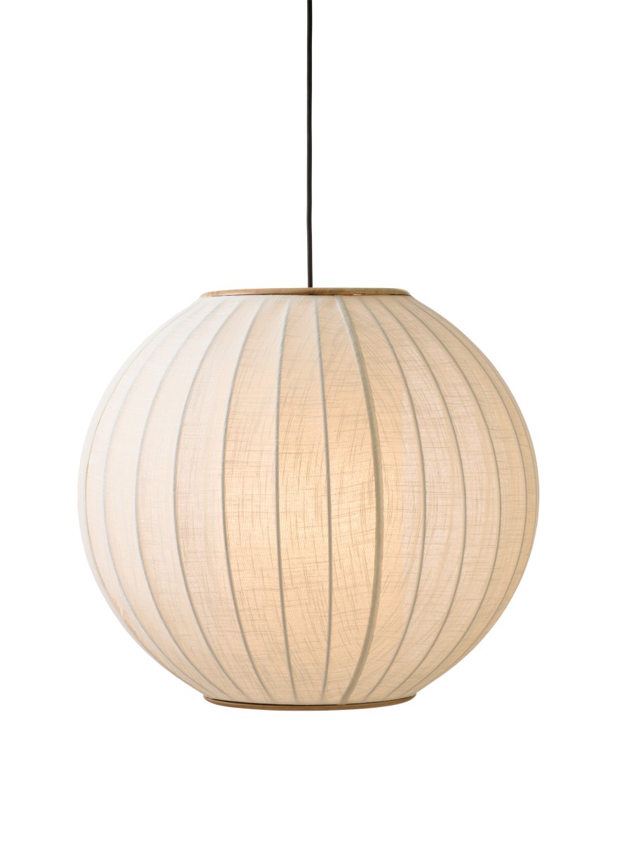Balloon Ø70 Kremhvit Taklampe Fra Halo Design - Balloon er en elegant taklampe med en generøs diameter på 70 cm som vil være et imponerende blikkfang i rommet.