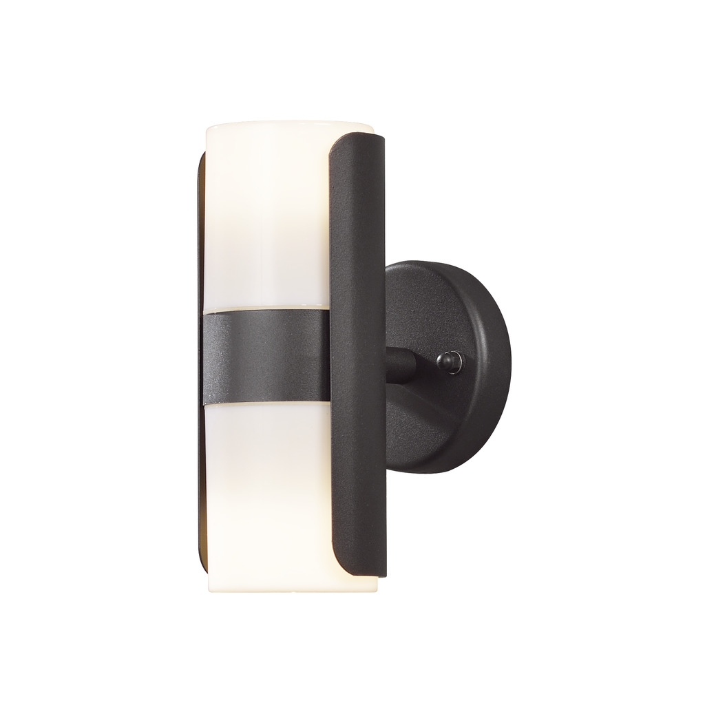 Modena Svart utendørslampe Fra Konstsmide - Med en robust konstruksjon og tidsriktig design er den perfekt for både moderne og klassiske fasader.