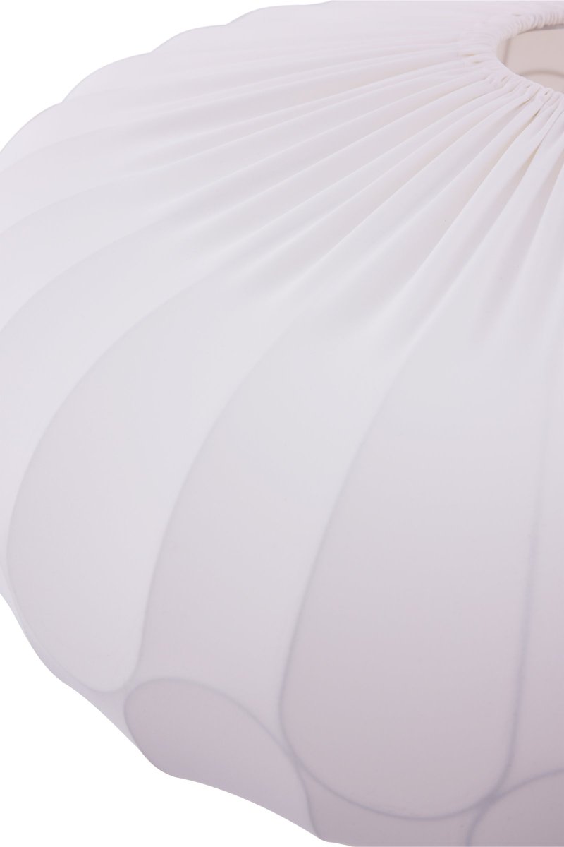 Bladverk Skjerm Ekskl. Oppheng Ø50 Hvit Taklampe Fra Globen Lighting - Lampens metallramme er formet som blader som er lappet sammen, noe som skaper en unik og naturlig estetikk.