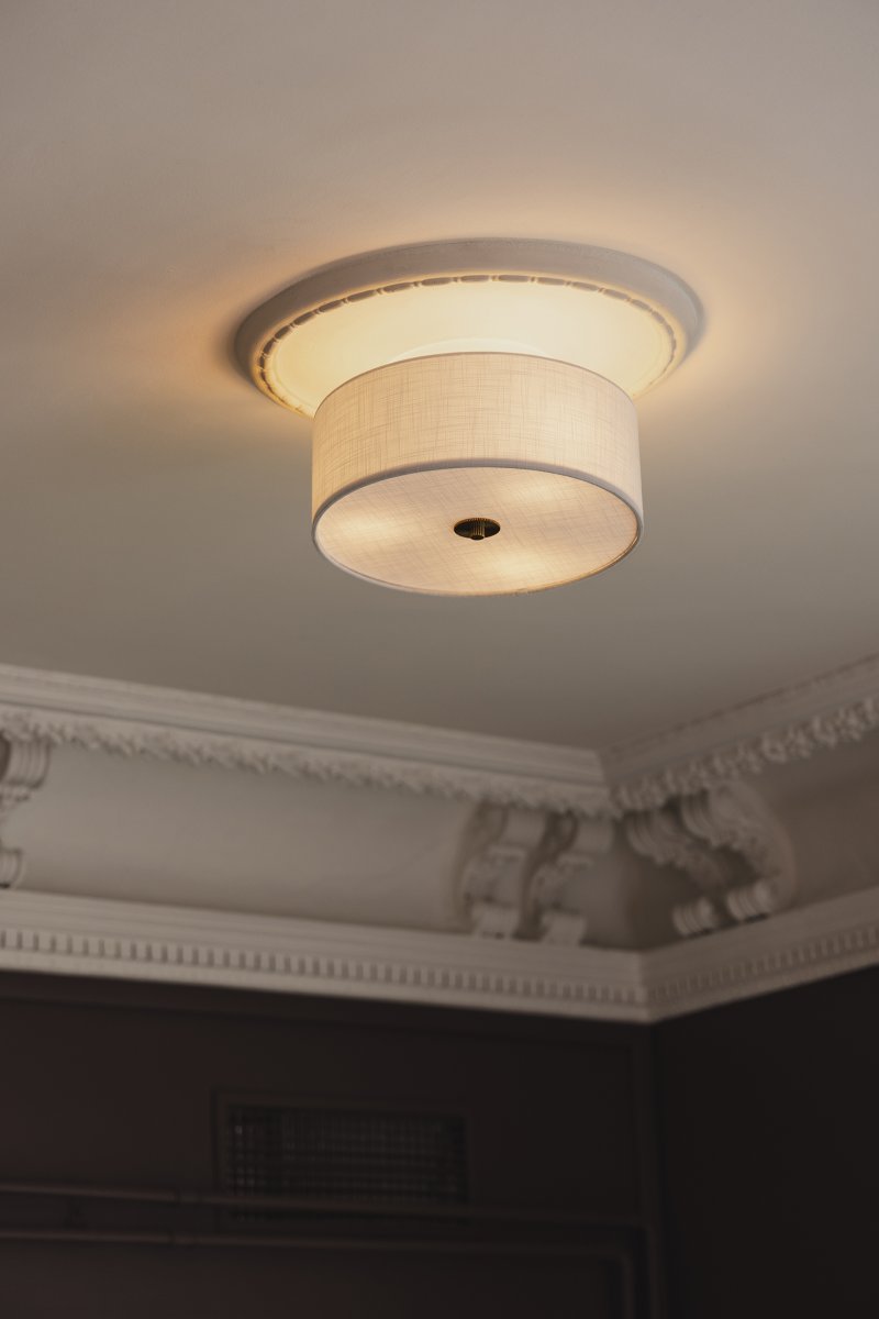 Noah Ø35 Hvit plafond Fra Globen Lighting - Noah er en stilig og dekorativ taklampe, håndlaget i hvitt linstoff med en vakker, levende struktur.
