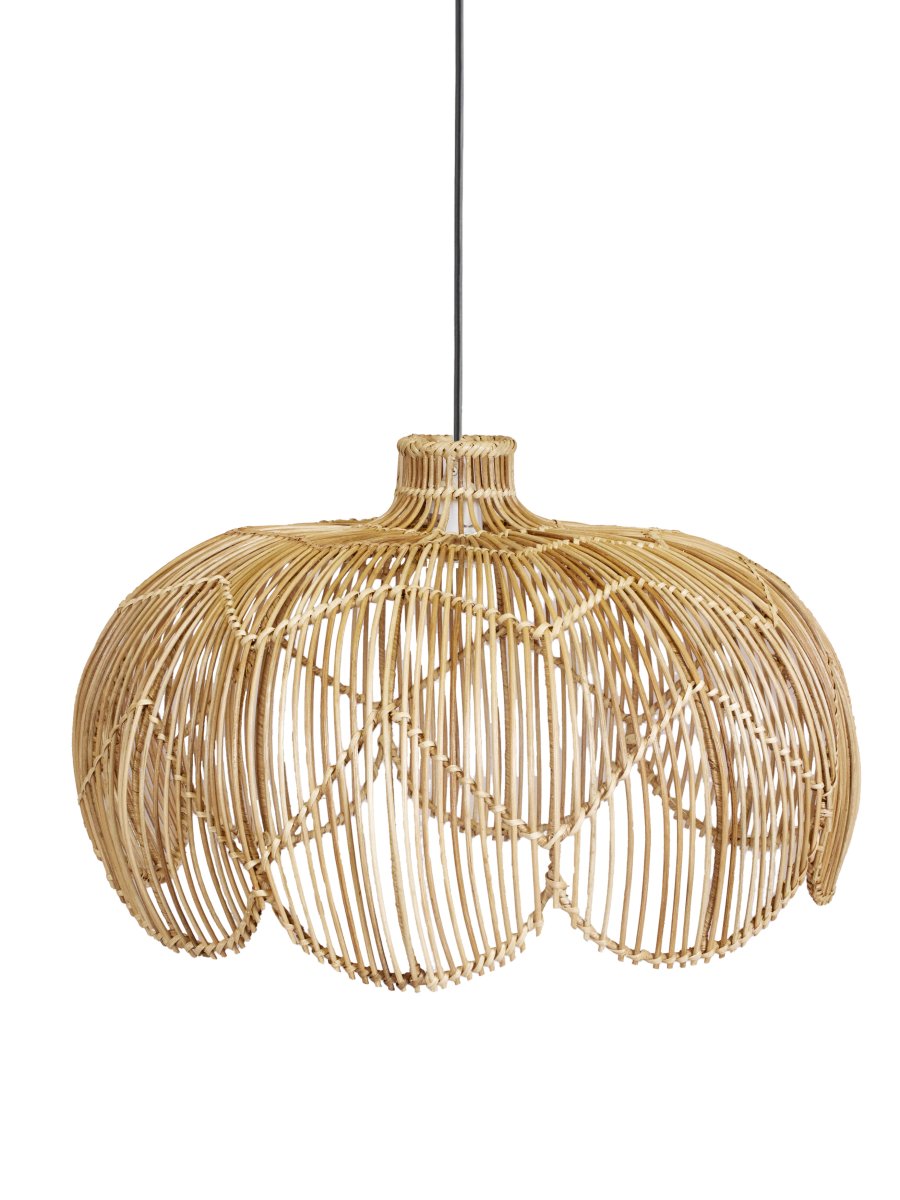 Belle Ø53 Natur Fra PR Home - Siden lampen er laget av naturmateriale, kan b&aring;de farge og form variere, og fargen kan endres over tid, noe som er en del av dens sjarm og autentisitet.