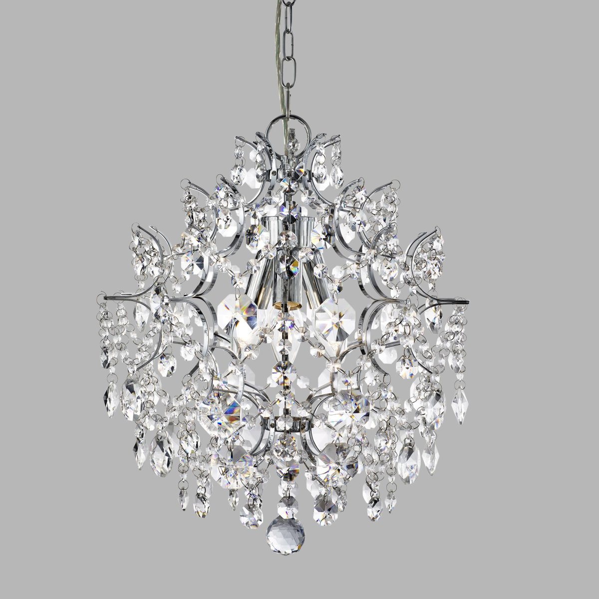 Harrietta Ø40 Krom krystall Fra Searchlight - Denne elegante Harrietta pendellampen i krom med tre lyspunkter passer perfekt i alle rom.