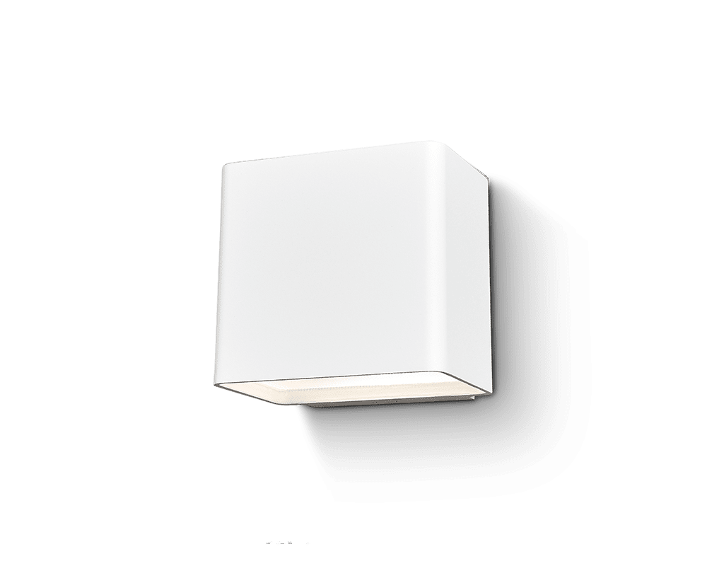 Jubilar I Hvit utendørslampe Fra Westal - Utstyrt med trykkutjevningsventil for å hindre kondens i armaturet.