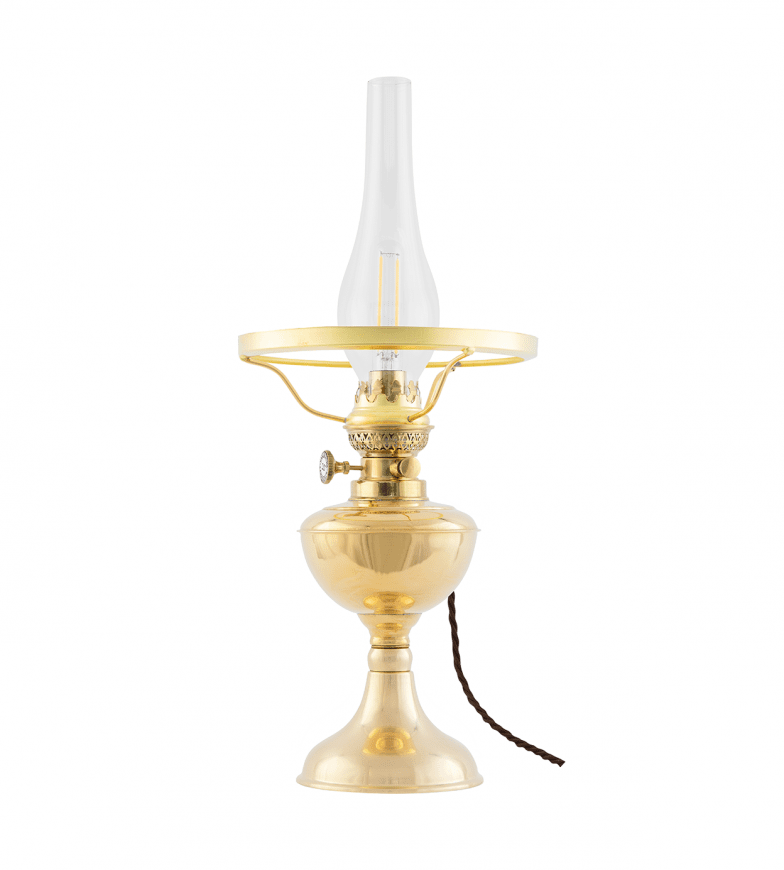 Arnö Elec 190 Messing Fra Karlskrona lampfabrik - En klassisk elektrisk montert parafinlampe med oljehus i messing, som passer spesielt godt i marine milj&oslash;er.