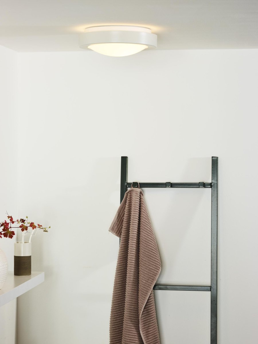 Fresh Ø27 Hvit baderomslampe Fra Lucide - Unike produktegenskaperPasser for bruk med LED-lyskildeLett å koble til en dimmer (ekskl.