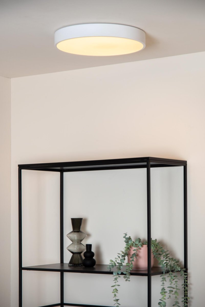 Unar Ø30 Hvit plafond Fra Lucide - Med sin runde metallramme og et matt deksel over den integrerte LED-lyskilden passer denne taklampen inn i alle interiører og rom.