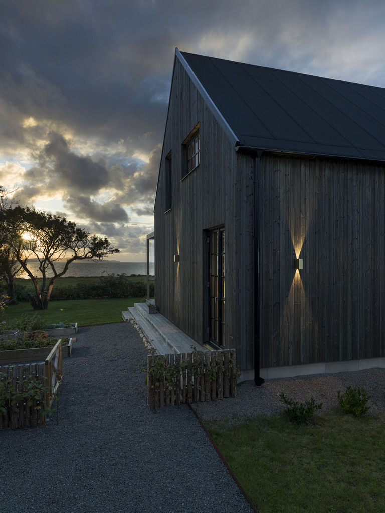 Cremona Messing utendørslampe Fra Konstsmide - Med slitesterke materialer og høy kvalitet er denne lampen både vakker og værbestandig &ndash; en ideell investering for langvarig stil og funksjon.