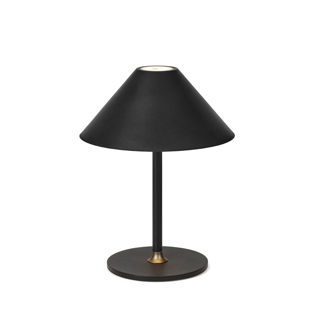 Hygge 20cm Svart bærbar Fra Halo Design - Den er IP54-klassifisert, noe som gjør den egnet for både innendørs og utendørs bruk (den bør imidlertid oppbevares og lades innendørs).