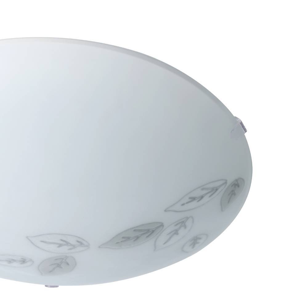 Mars Ø25 Hvit plafond Fra Eglo - Det dekorative designet med diskrete bladdetaljer gjør at lampen smelter inn i de fleste interiører samtidig som den gir et friskt og harmonisk inntrykk.