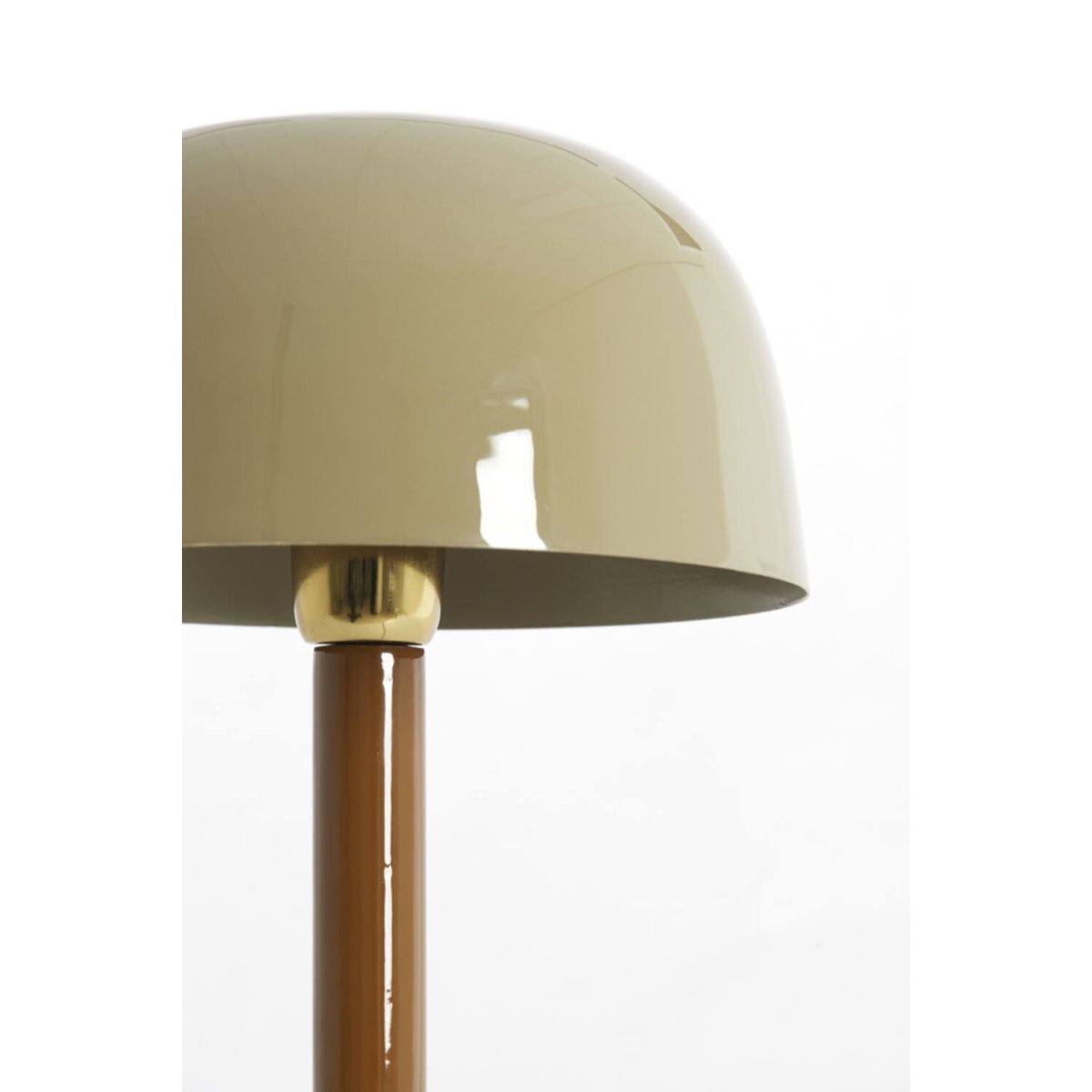 Marivet 37cm Brun bordlampe Fra Light & Living - Den minimalistiske formen og den skinnende overflaten gir et moderne og elegant inntrykk som passer like godt i stuen som p&aring; skrivebordet eller nattbordet.