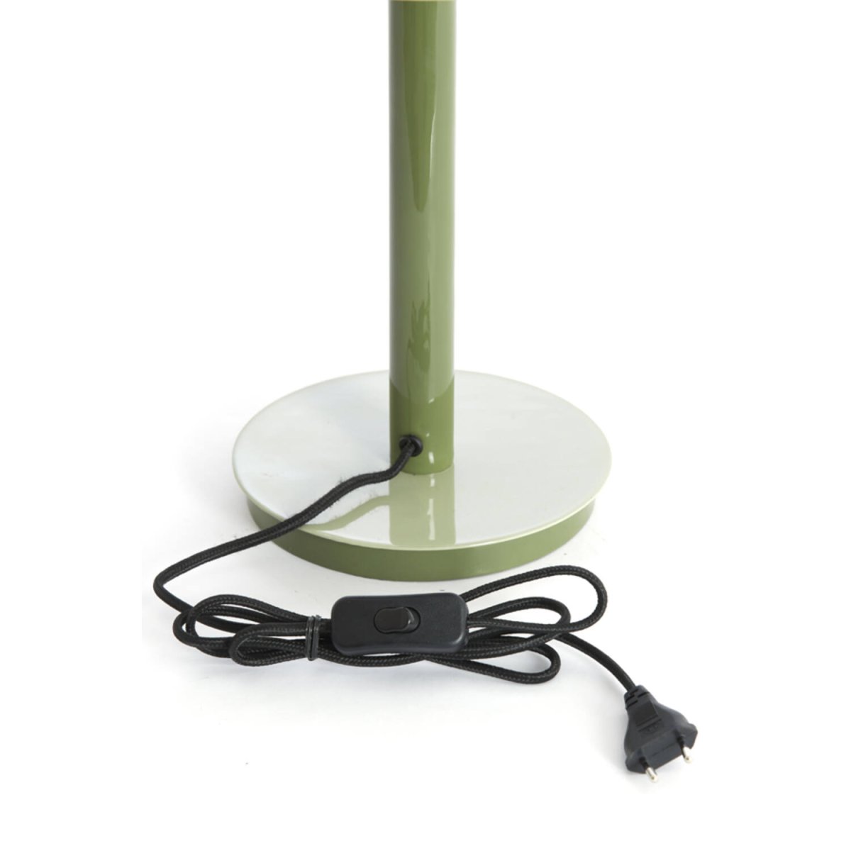 Marivet 48cm Grønn bordlampe Fra Light & Living - Den minimalistiske formen og den skinnende overflaten gir et moderne og elegant inntrykk som passer like godt i stuen som p&aring; skrivebordet eller nattbordet.