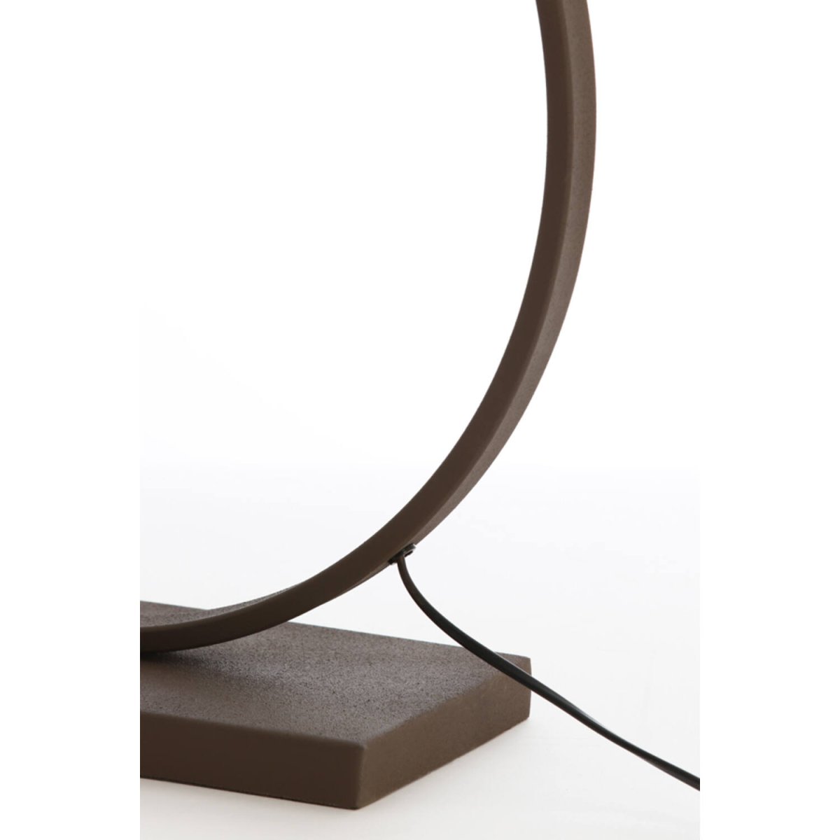 Liva 64cm Brun lampefot Fra Light & Living - Den runde formen og den brune finishen gir lampefoten et stilig og sofistikert uttrykk.