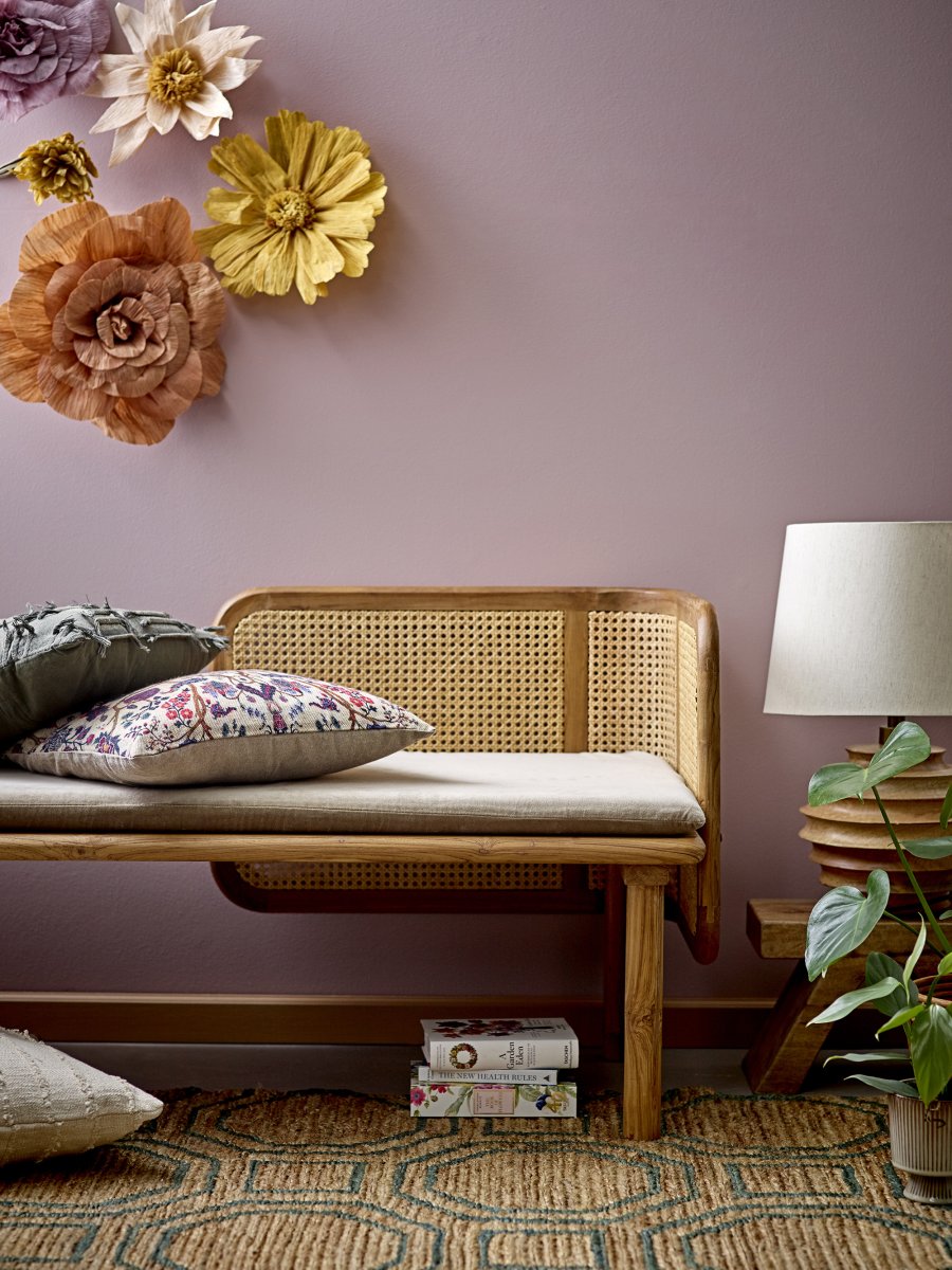 Svale 54cm Tre bordlampe Fra Bloomingville - En perfekt lampe for de som setter pris p&aring; h&aring;ndverk, naturlige materialer og varm belysning som gir rommet b&aring;de stil og karakter.