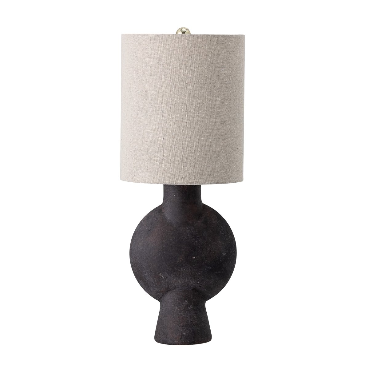 Sergio 55cm Brun bordlampe Fra Bloomingville - Lampen er glasert med en finish som varierer fra kopi til kopi &ndash; noen har en m&oslash;rkere tone og mer tekstur, noe som gj&oslash;r hver lampe unik i sitt uttrykk.
