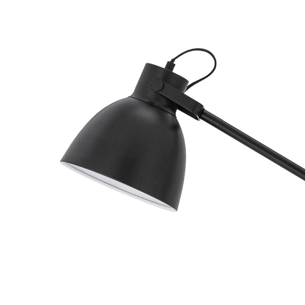 Barca Svart gulvlampe Fra Bloomingville - En stilig og funksjonell lampe som kombinerer klassisk design med fleksibilitet og passer inn i b&aring;de moderne og tradisjonelle hjem.