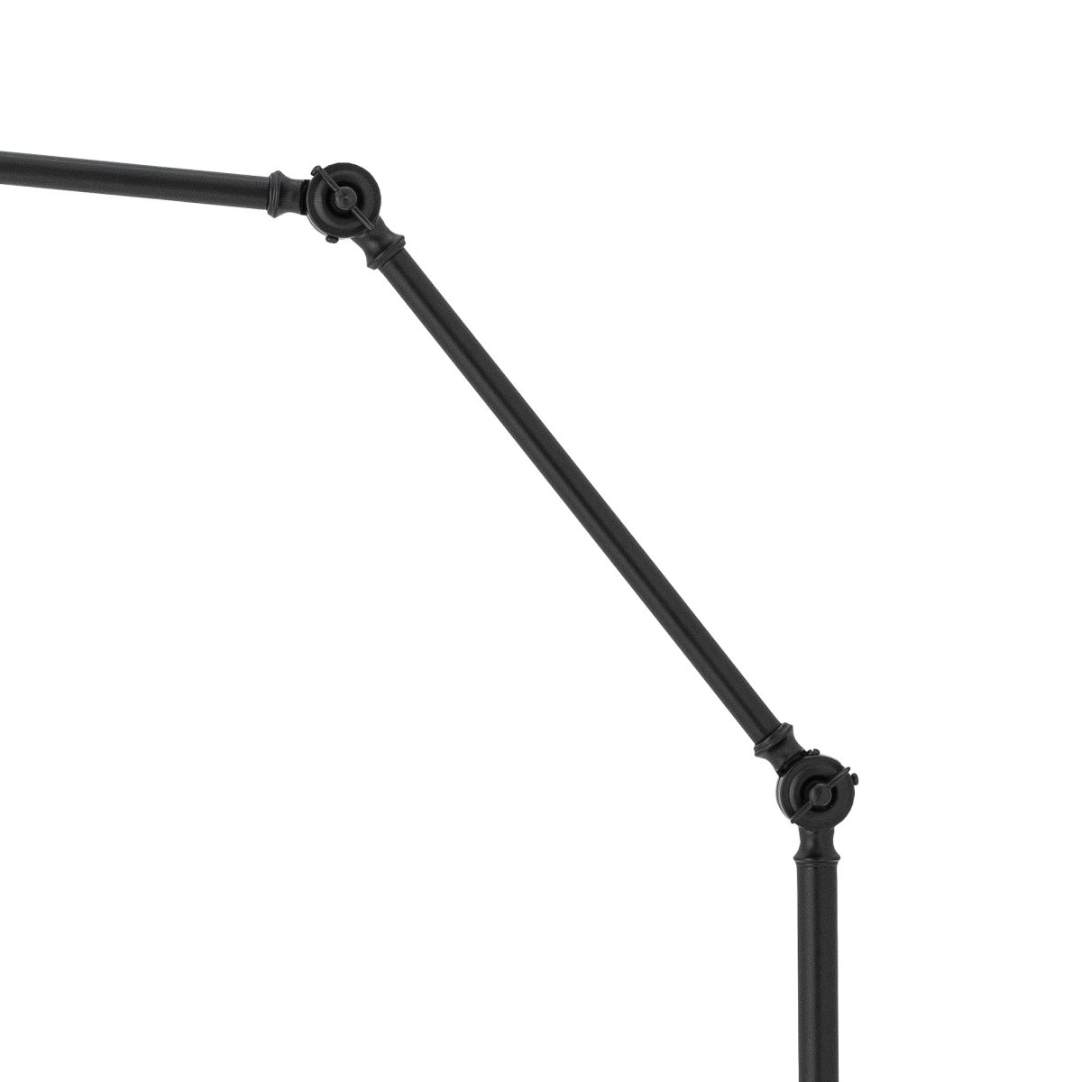 Barca Svart gulvlampe Fra Bloomingville - En stilig og funksjonell lampe som kombinerer klassisk design med fleksibilitet og passer inn i b&aring;de moderne og tradisjonelle hjem.