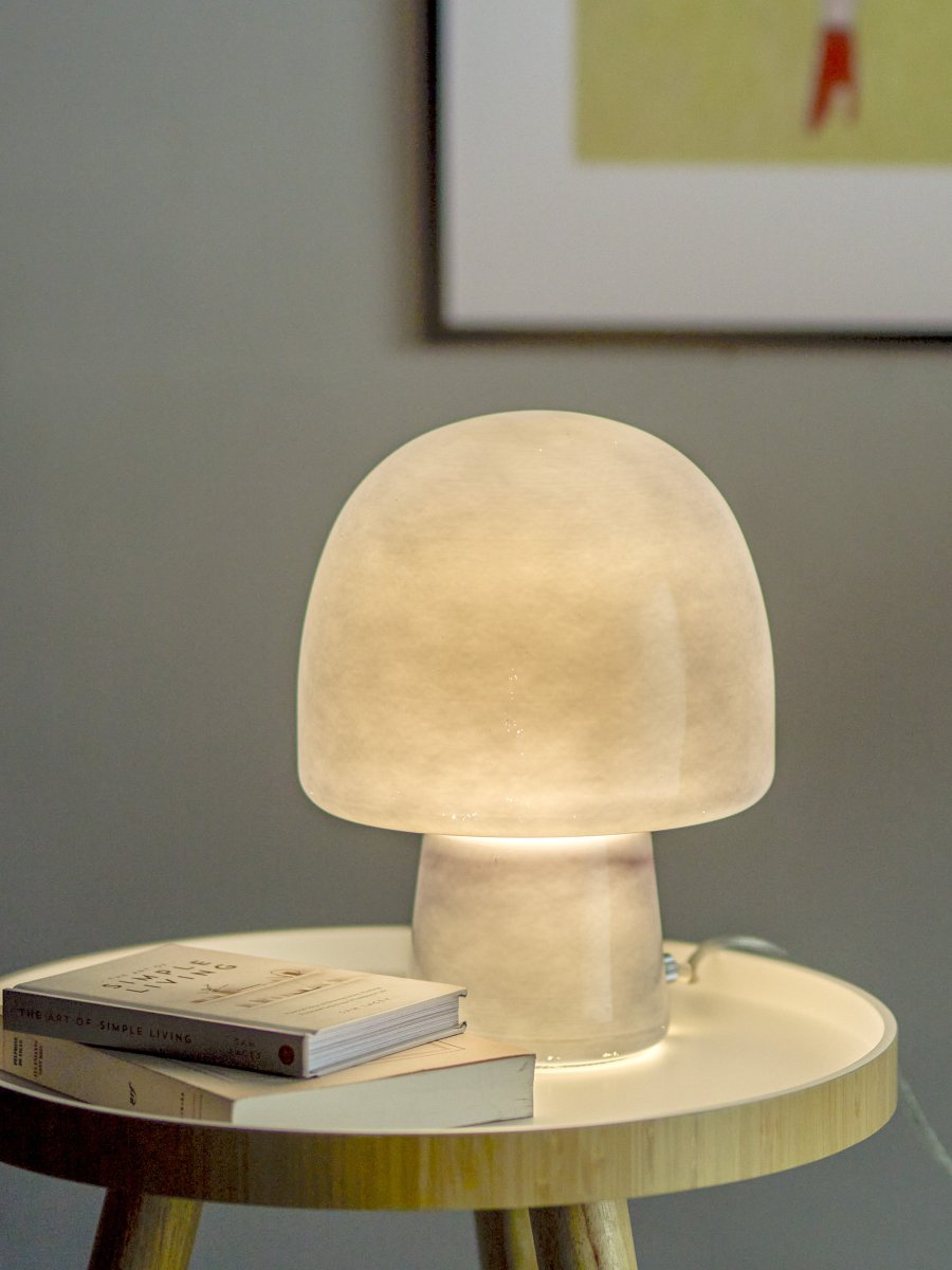 Paddy 26cm Blå bordlampe Fra Bloomingville - Hver lampe er unikt laget, noe som betyr at sm&aring; variasjoner i farge og form kan forekomme &ndash; og det er nettopp det som gj&oslash;r Paddy s&aring; spesiell.