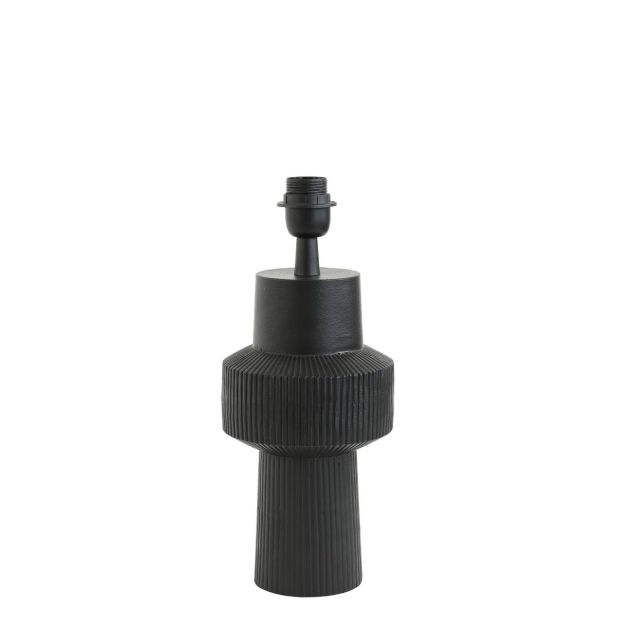 Briska 33cm Svart lampefot Fra Light & Living - Laget av matt svart metall med en stilig, ribbet struktur, kombinerer denne lampefoten industriell karakter med sofistikert design.