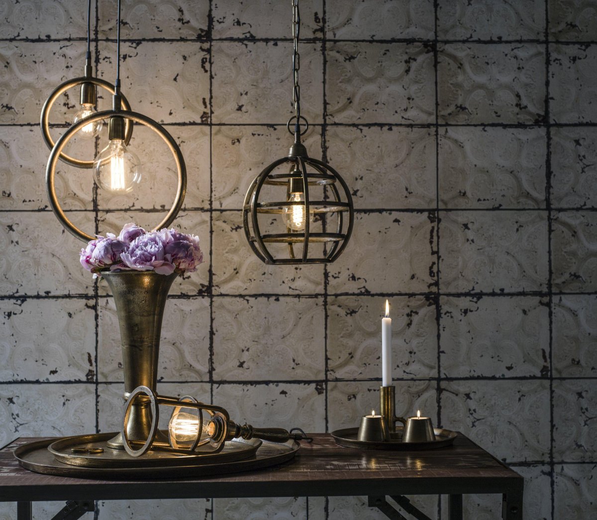 Circle Ø25 Sølv Taklampe Fra PR Home - Circle taklampe er en enkel og stilig taklampe i metall.