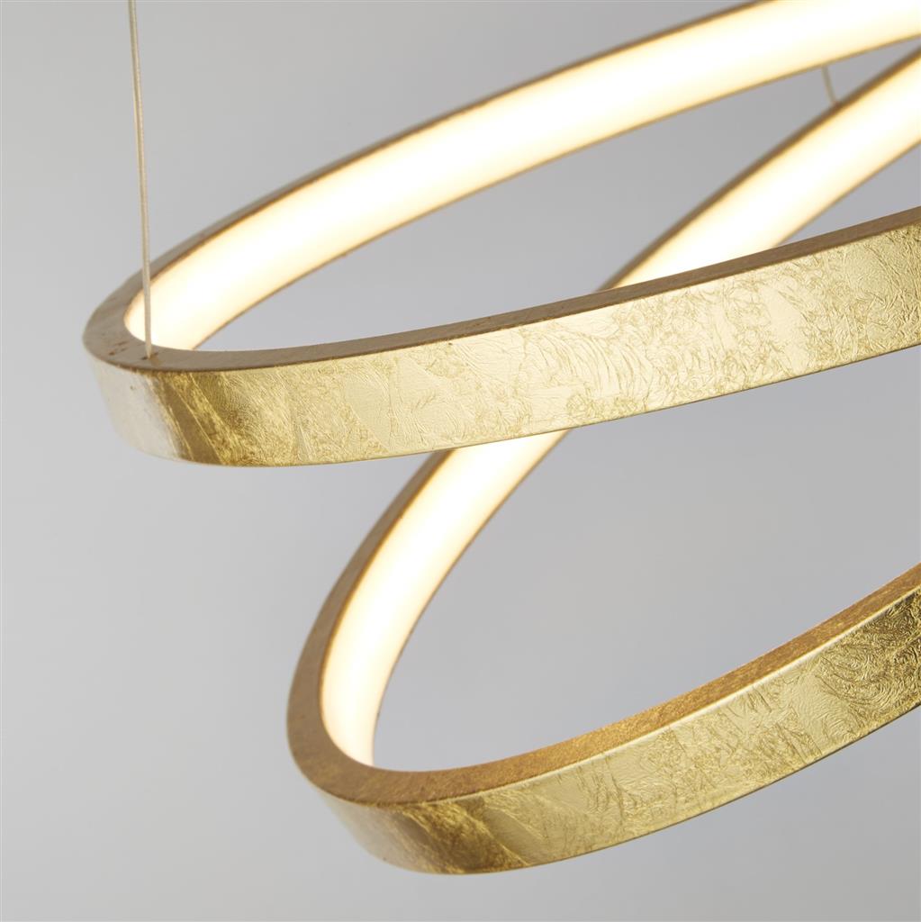 Float Ø47 Gull Taklampe Fra Searchlight - Float er en elegant pendellampe som kombinerer luksus og funksjon – perfekt for både moderne og klassisk interiør.