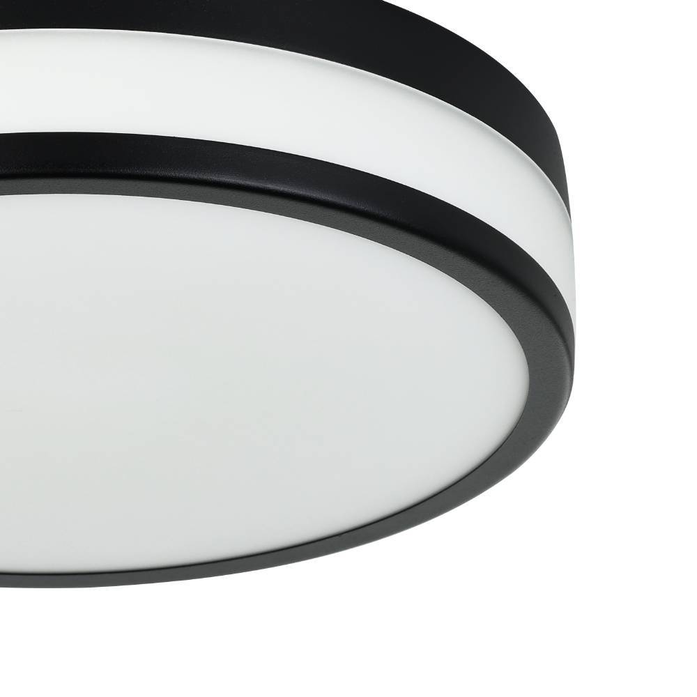 Led Palermo Ø30 Svart baderomslampe Fra Eglo - Den sorte kanten gir taket en elegant og diskret følelse, samtidig som den bidrar til å spre et jevnt og behagelig lys i rommet.