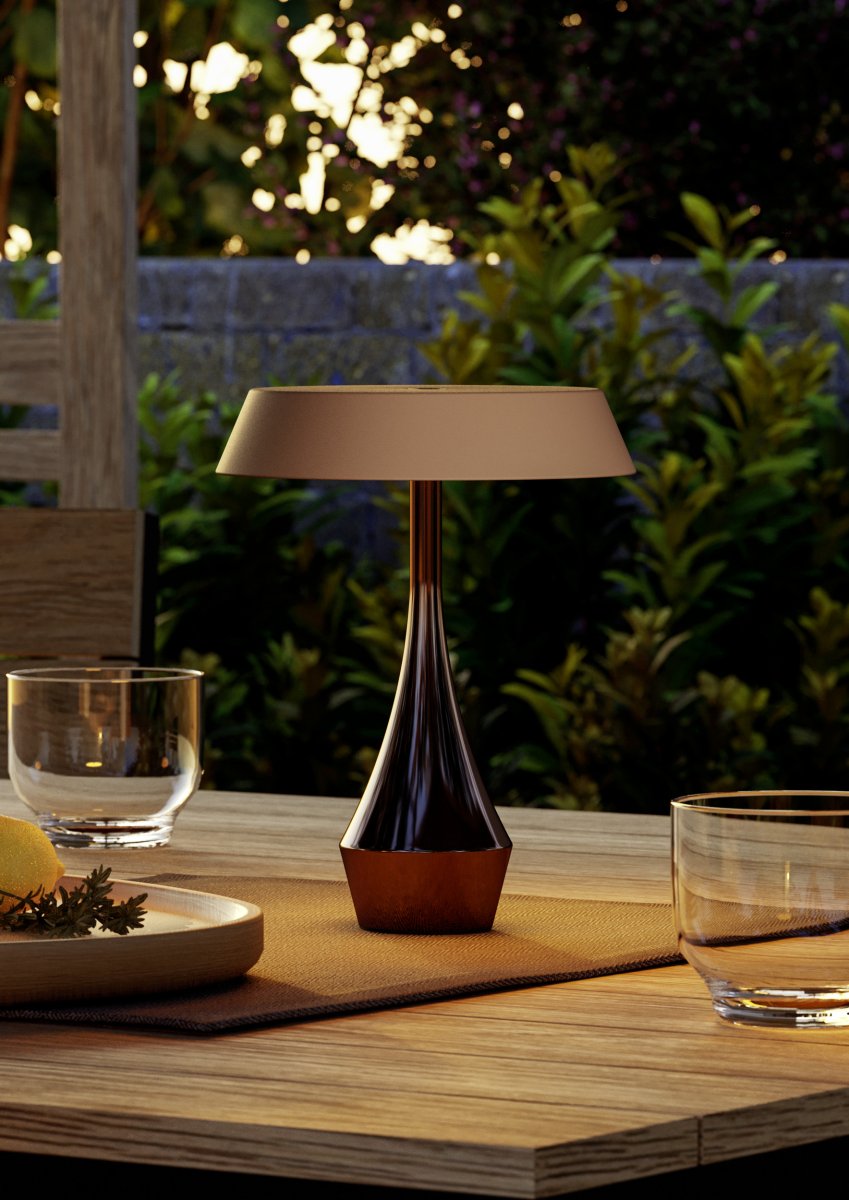 Turcio 20cm Bronse bærbar Fra Eglo - Turcio er en bærbar metalllampe med en skinnende bronsefarget base og en mørkebrun strukturert skjerm.