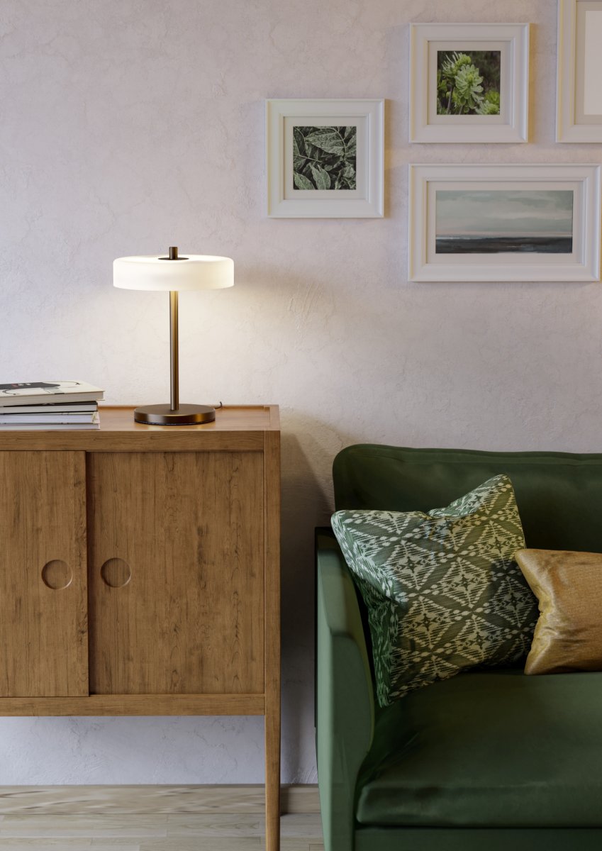 Salve 33cm Bronse bordlampe Fra Eglo - Salve bordlampe har en metallbase med bronsefinish og en rund opalglassskjerm som gir lampen et mykt og behagelig uttrykk.