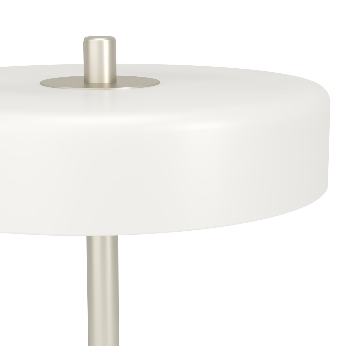 Salve 33cm Nikkel bordlampe Fra Eglo - Salve bordlampe har en metallbase med matt nikkelfinish og en rund opalglassskjerm som gir lampen et mykt og behagelig uttrykk.