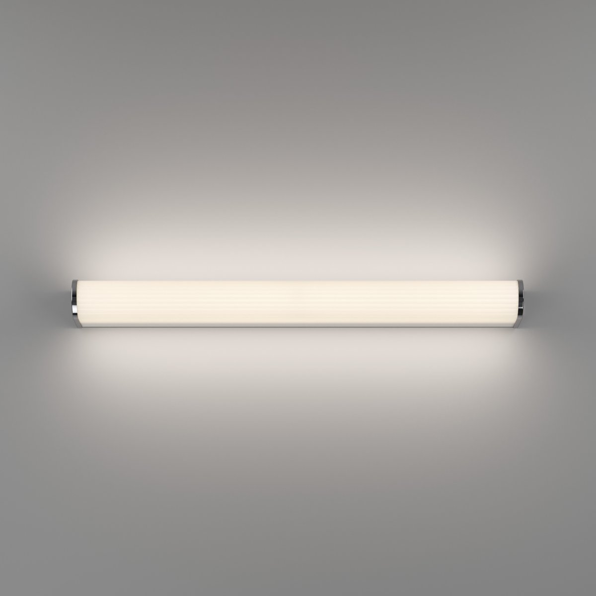 Patrovaro 60cm Hvit baderomslampe Fra Eglo - Lampen har en integrert LED med en lysstrøm på 2000 lumen, og fargetemperaturen kan justeres i tre trinn fra hvitt til kjølig hvitt lys.