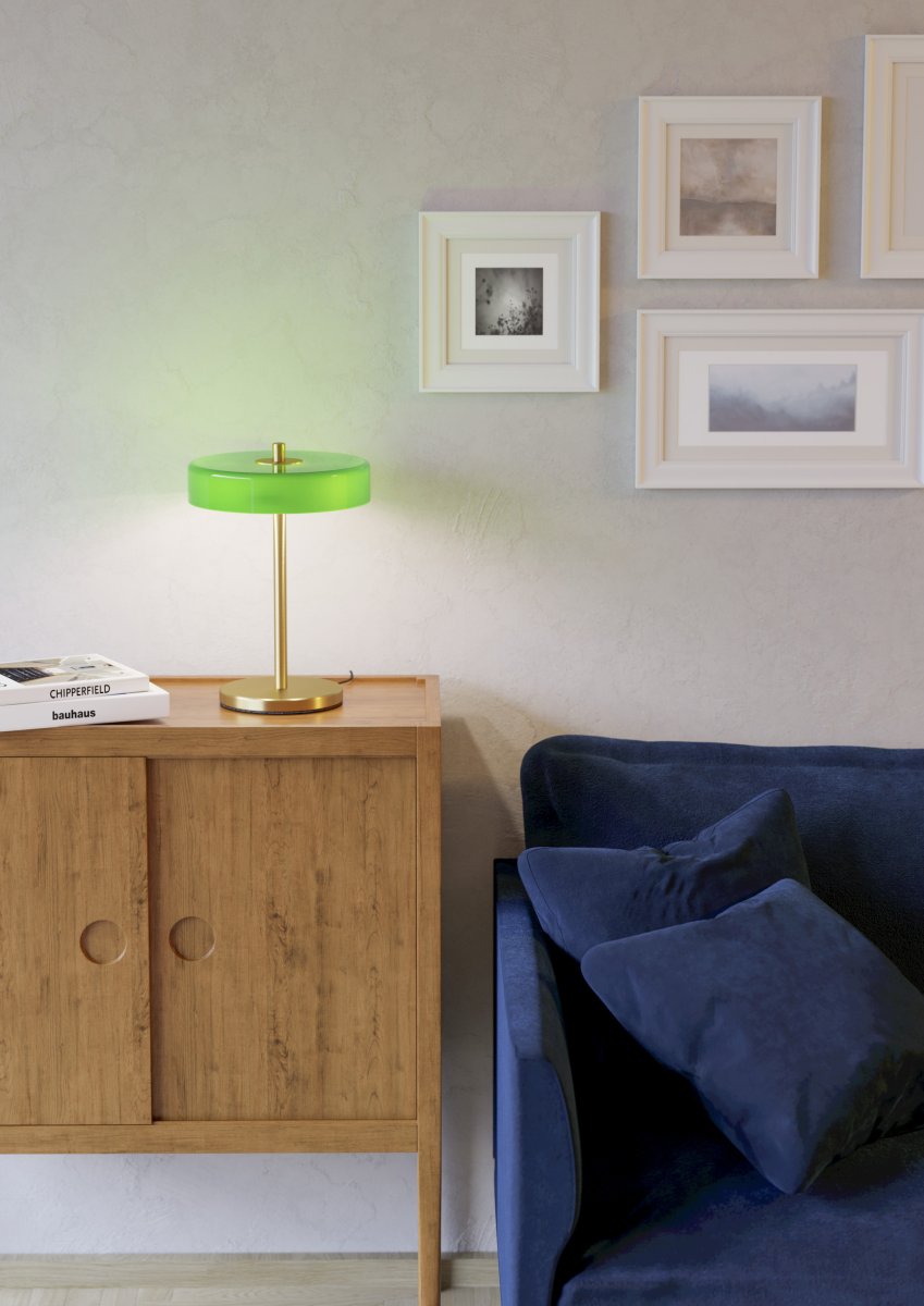 Salve 33cm Messing bordlampe Fra Eglo - Salve bordlampe har en metallbase med messingfinish og en rund grønn glassskjerm som gir lampen et mykt og behagelig uttrykk.