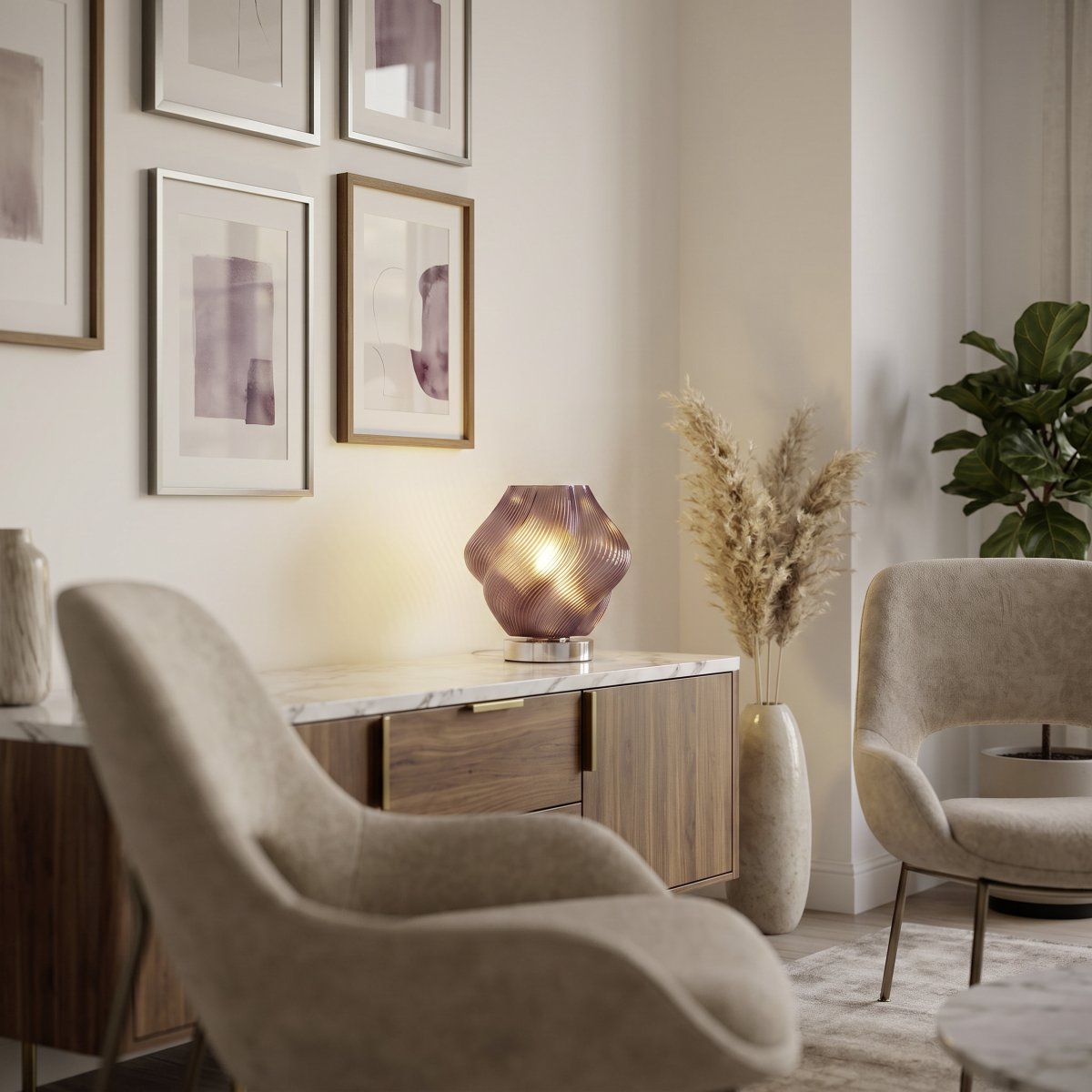 Vicenne 23cm Lilla bordlampe Fra Eglo - Det riflede glasset og den bølgete formen skaper et effektfullt mønster som gir lampen et uttrykksfullt utseende både på og av.