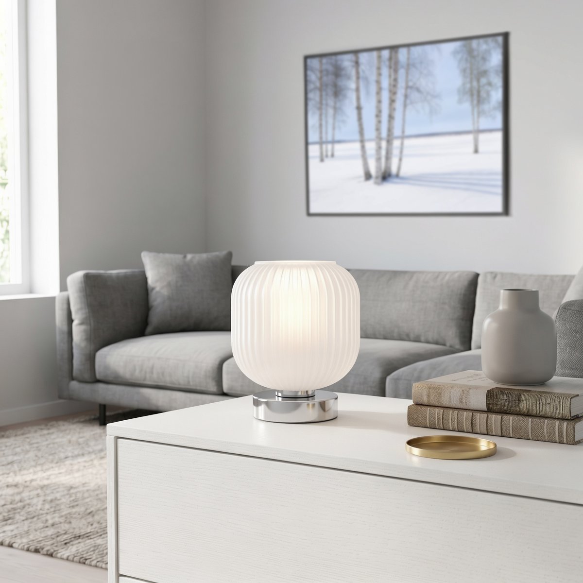 Dasmina 22cm Hvit/krom bordlampe Fra Eglo - Den nøytrale fargekombinasjonen gjør Dasmina enkel å plassere i forskjellige miljøer, for eksempel på et sidebord, nattbord, et skrivebord eller i et vindu.