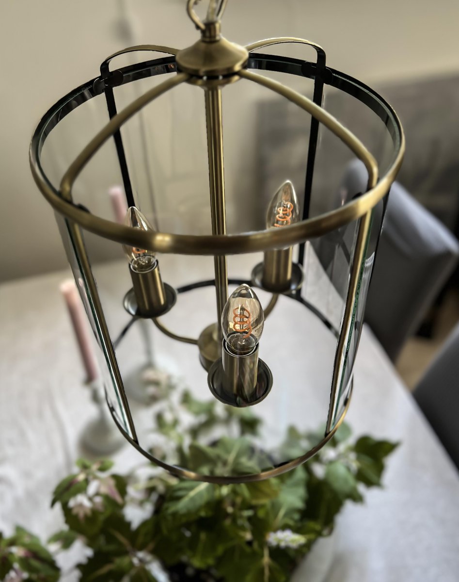 Budgie Ø28 Antikk Taklampe Fra Aneta Lighting - Budgie taklampe i antikkfarget metall og klart lett buet glass.