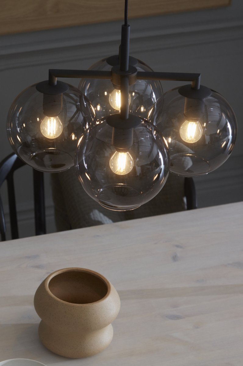 Ture Ø45 Svart Taklampe Fra CO Bankeryd - Ture taklampe passer over spisebordet fordi den gir en fin glød eller over salongbordet for å sette stilen i stuen.