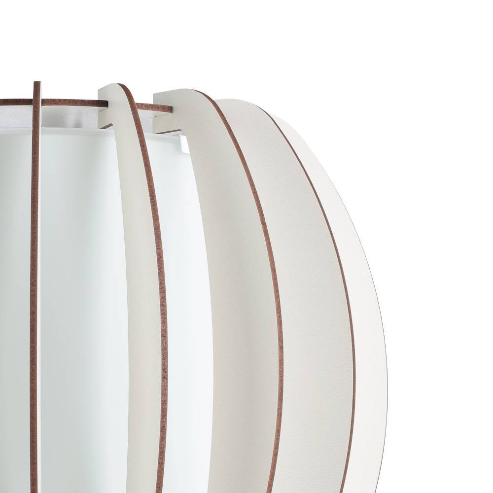 Stellato 2 Hvit vegglampe Fra Eglo - De hvite lamellene danner en unik struktur som omfavner lyskilden og sprer et mykt og behagelig lys i rommet.