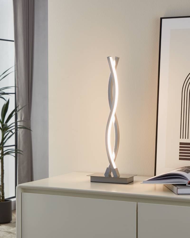 Lasana 46cm Krom bordlampe Fra Eglo - De elegante kurvene og minimalistiske stilen gj&oslash;r den til et ideelt valg for moderne interi&oslash;r, og den slanke kromfinishen gir et subtilt, sofistikert utseende.