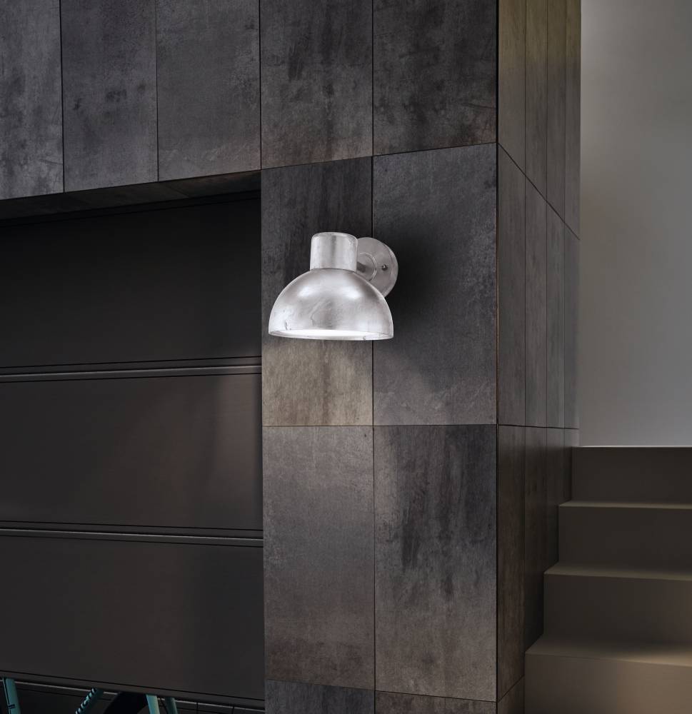 Entrimo Sink utendørslampe Fra Eglo - Med sitt industrielle og minimalistiske design passer den perfekt i b&aring;de moderne og klassiske milj&oslash;er.