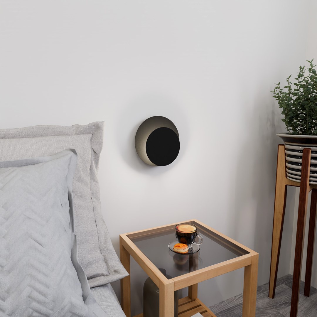 Circle 22cm Svart vegglampe Fra Emibig Lighting - Dens geometriske sirkler tiltrekker seg oppmerksomhet, og takket v&aelig;re treelementene blir interi&oslash;ret varmt og koselig.