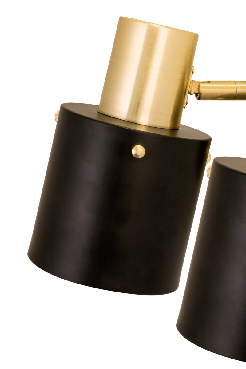 Clark Svart leselampe Fra Globen Lighting - Vegglampen Clark er en retroinspirert vegglampe som passer perfekt som nattbordslampe over sengen.