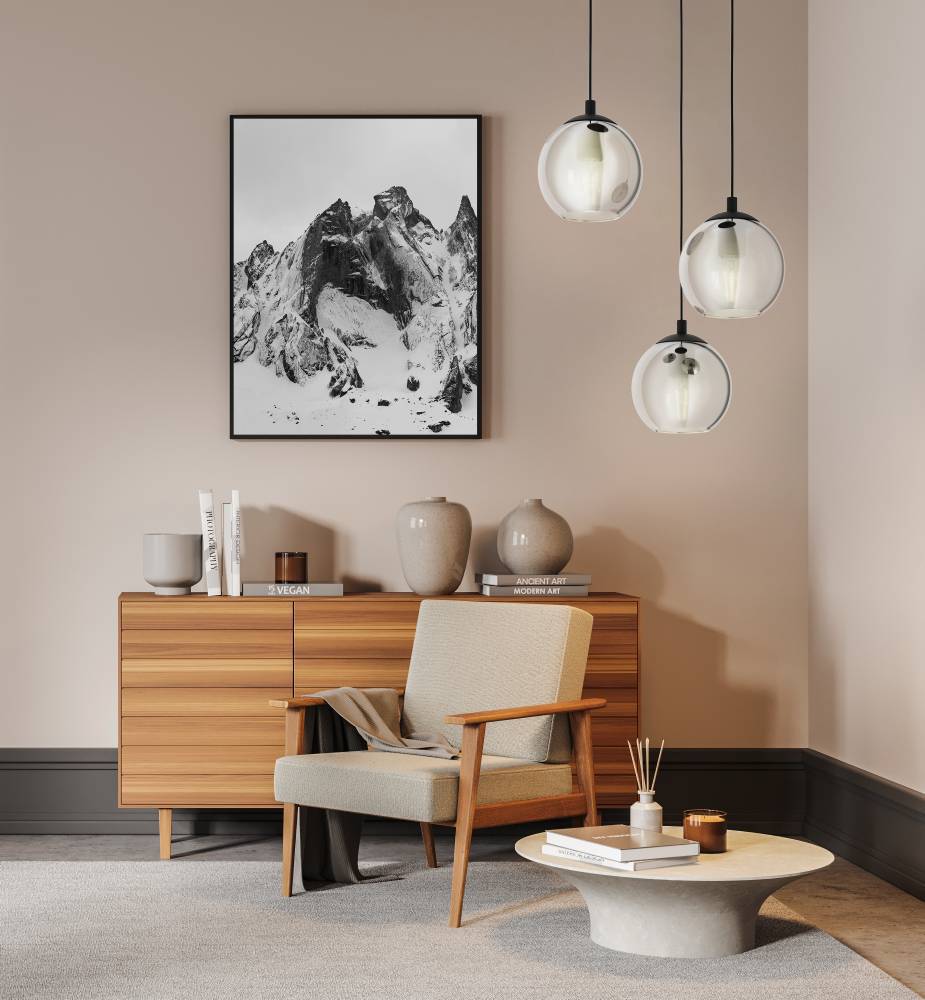 Ariscani Ø42 Svart Taklampe Fra Eglo - Lampens unike design med hengende kuler i ulike høyder gir et dynamisk uttrykk og passer perfekt over spisebordet, i stuen eller i hallen.