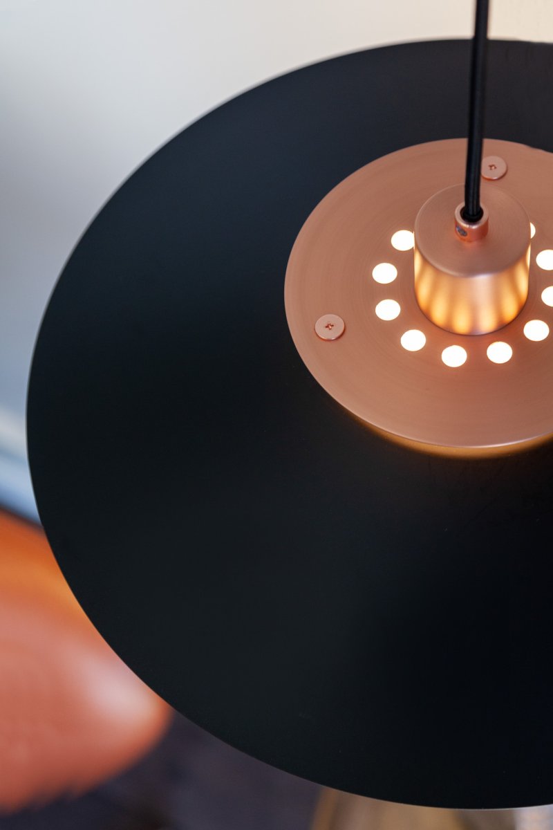 Rivoli Ø40 Kopper Taklampe Fra Halo Design - Rivoli er ikke bare funksjonell belysning, men også en stilig interiørdetalj som passer i både moderne og klassiske miljøer.