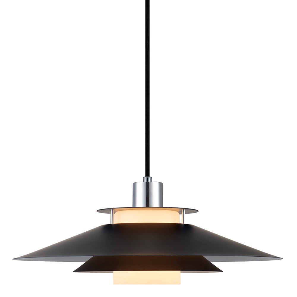 Zoom bilde av Rivoli Ø40 Krom Taklampe Fra Halo Design - Rivoli er ikke bare funksjonell belysning, men også en stilig interiørdetalj som passer i både moderne og klassiske miljøer.