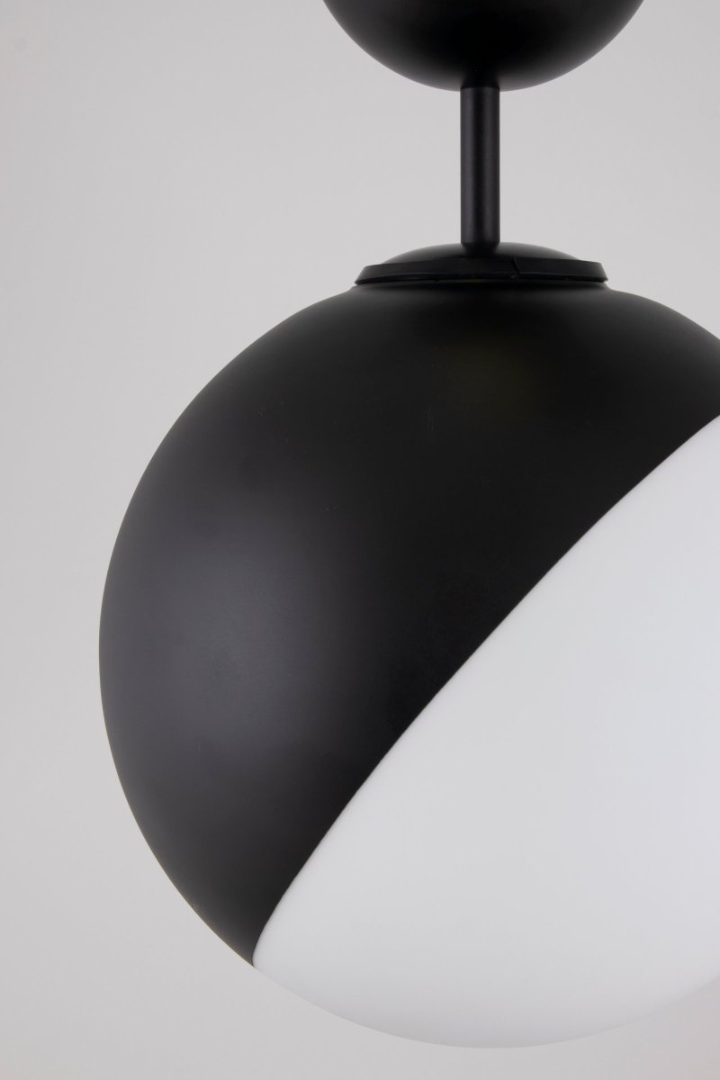 Contur Ø25 Svart baderomslampe Fra Globen Lighting - Lampen er IP44-klassifisert, noe som betyr at den kan brukes i milj&oslash;er som; som bad medf&oslash;lger ikke kronetilkobling for taktilkobling.