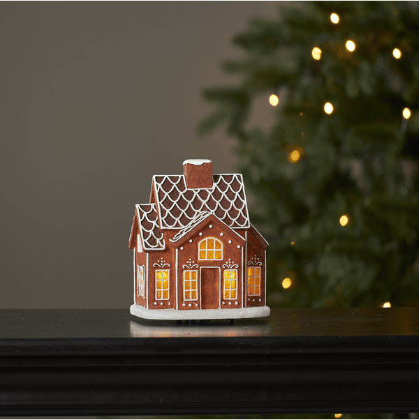 Gingerville 16cm Brun Fra Star Trading - Det lyser opp huset med et varmt hvitt lys.