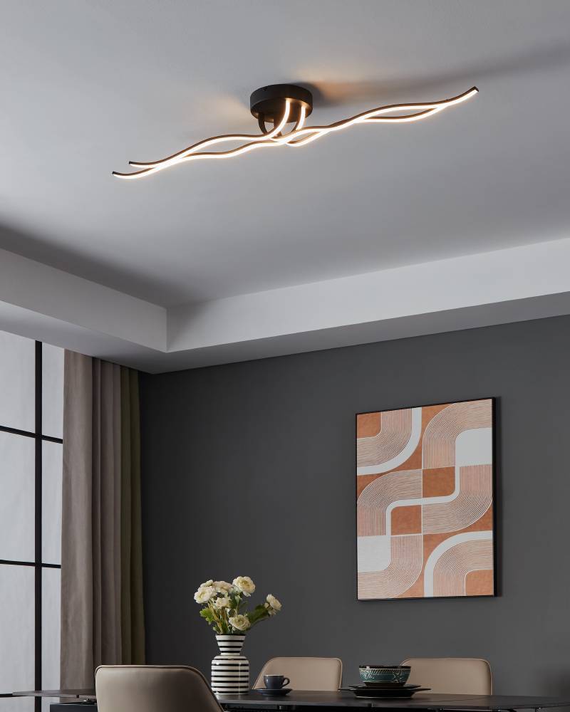 Roncade 116cm Svart plafond Fra Eglo - Lampen gir et subtilt og behagelig lys som sprer seg jevnt i rommet, noe som gjør den perfekt for både stue og spisestue.