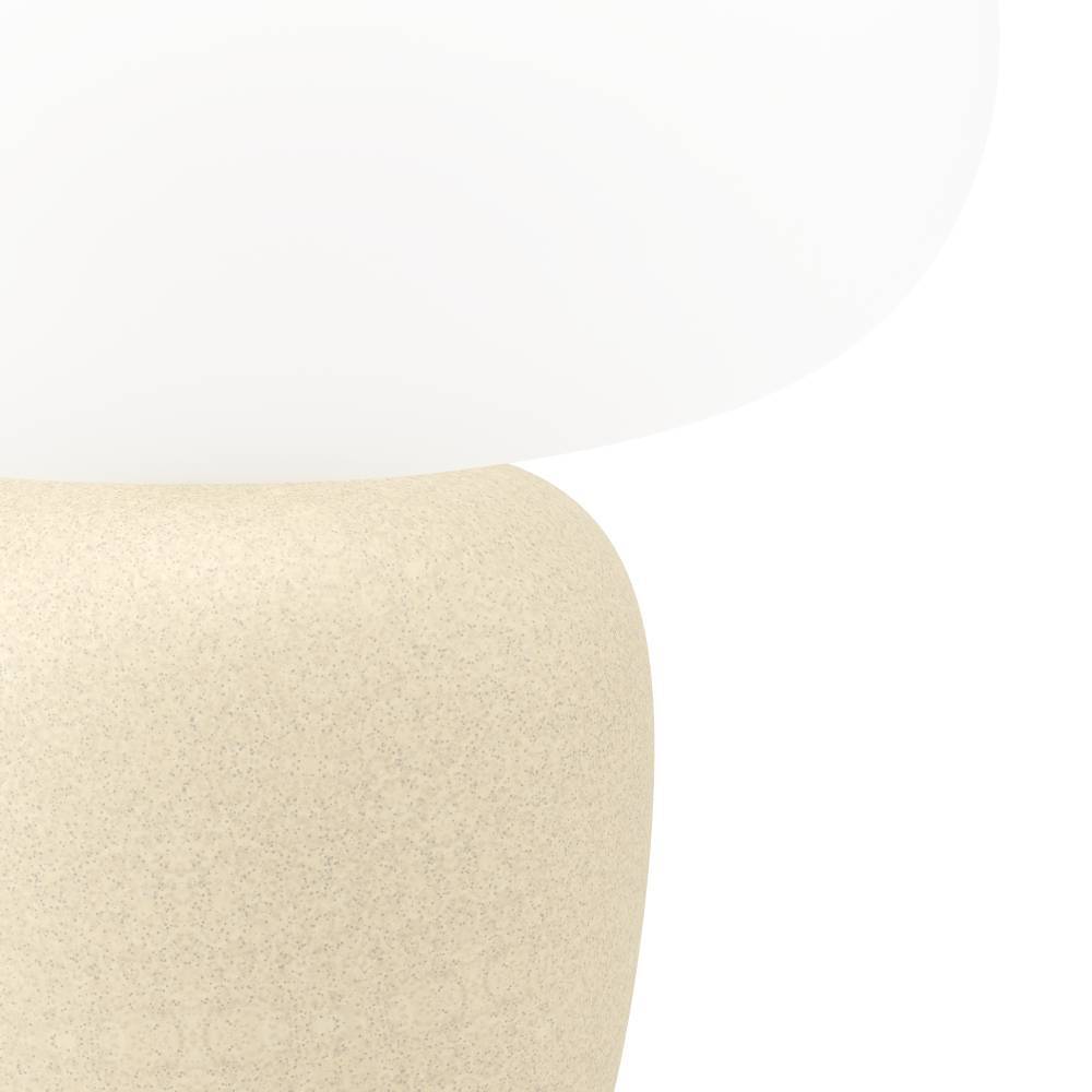 Cahuama 30cm Lys brun bordlampe Fra Eglo - Denne elegante bordlampen kombinerer en lysebrun keramisk sokkel med en mykt avrundet hvit skjerm, som gir en harmonisk og nedstrippet f&oslash;lelse.