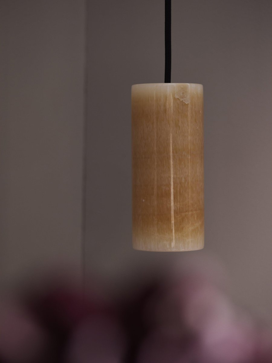 Lucie Ø7 Natur vinduslampe Fra PR Home - Siden marmor er et naturlig materiale, er ikke m&oslash;nstrene helt like for hver lampe.